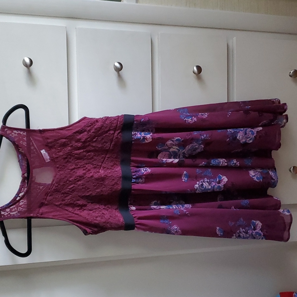 Lace and floral dress‎